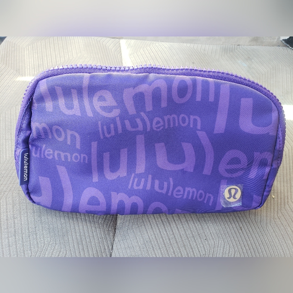 Lululemon everywhere bag